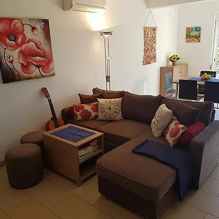 Apartment In Dolac Near The Sea, Cleaning Included Appartement
