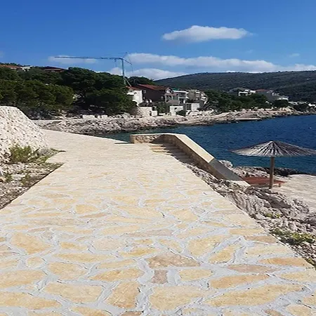 Your Perfect Seaside Escape Awaits, Cleaning Included Apartment *