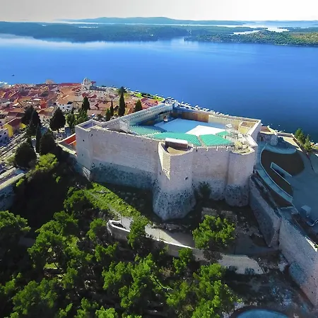 Your Perfect Seaside Escape Awaits, Cleaning Included Apartment Dolac